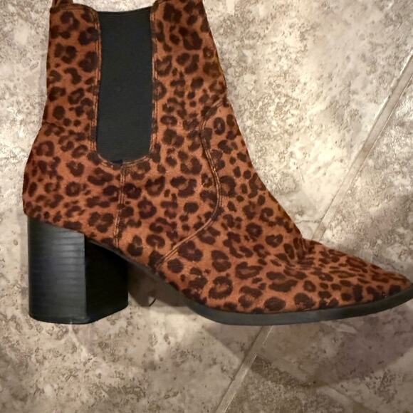 EXPRESS Leopard Print Chelsea Bootie shoes brown tan block heels - Picture 5 of 5